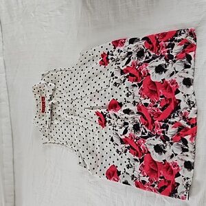 Cute sleeveless blouse top